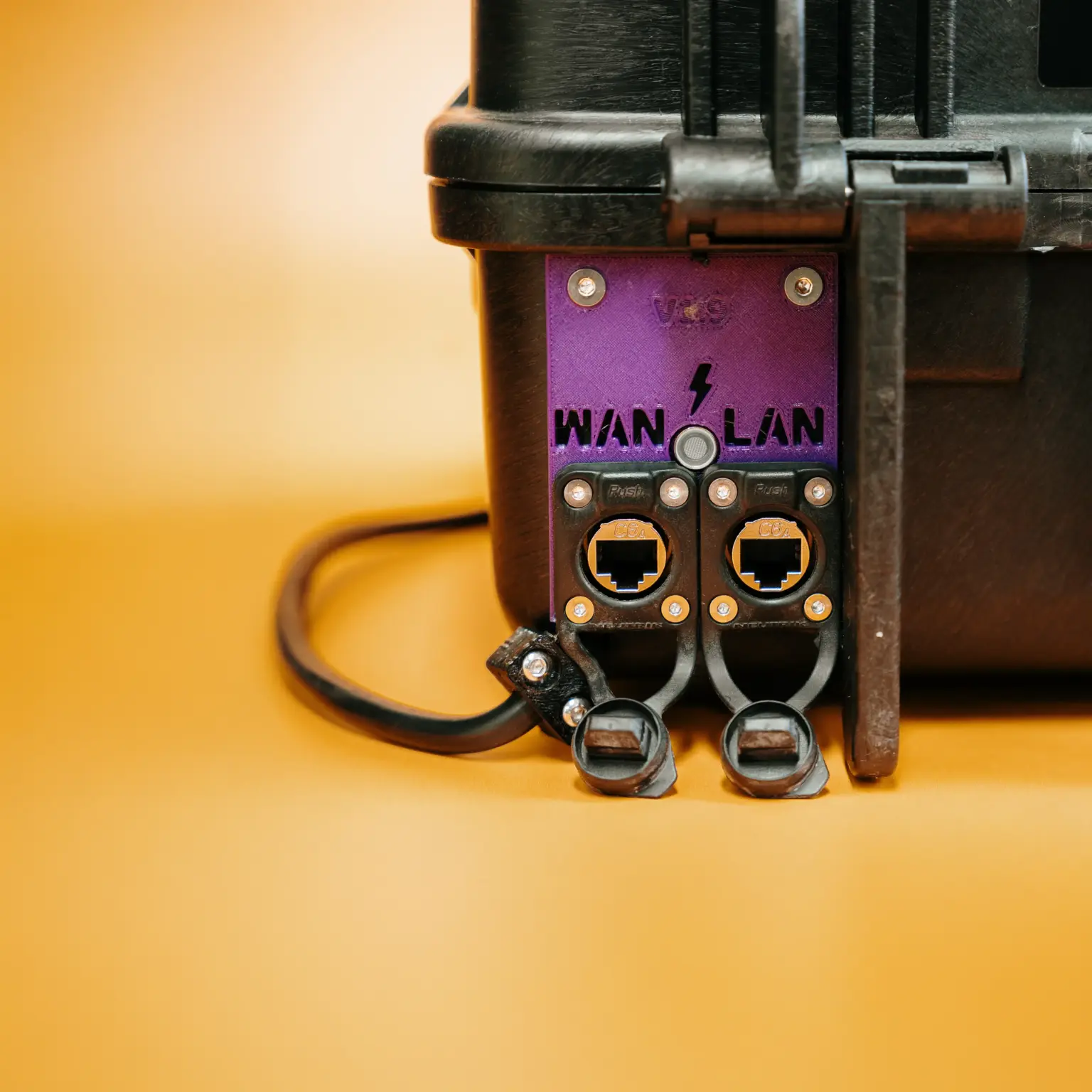 1 x LAN port, 1 x WAN port